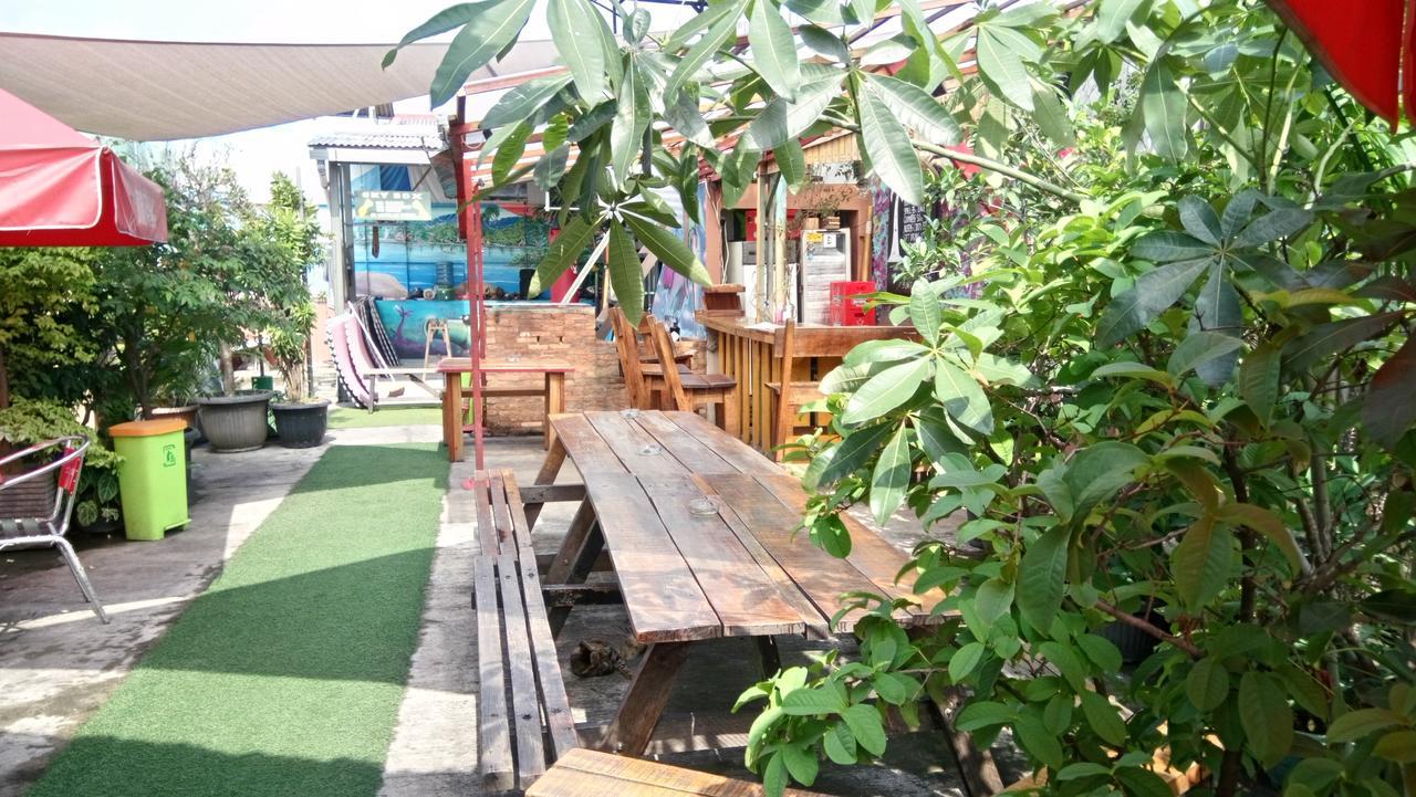 Hostel Six Degrees Jakarta Exterior foto