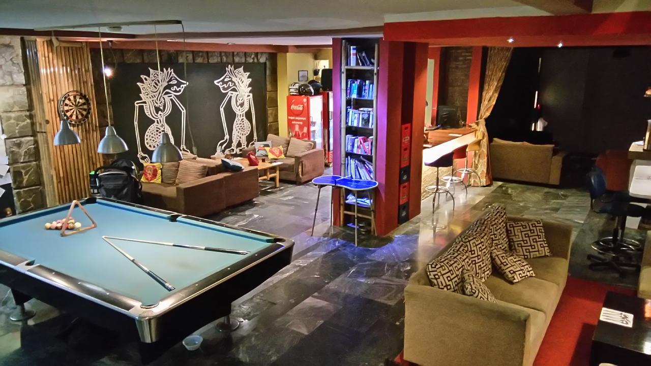 Hostel Six Degrees Jakarta Exterior foto