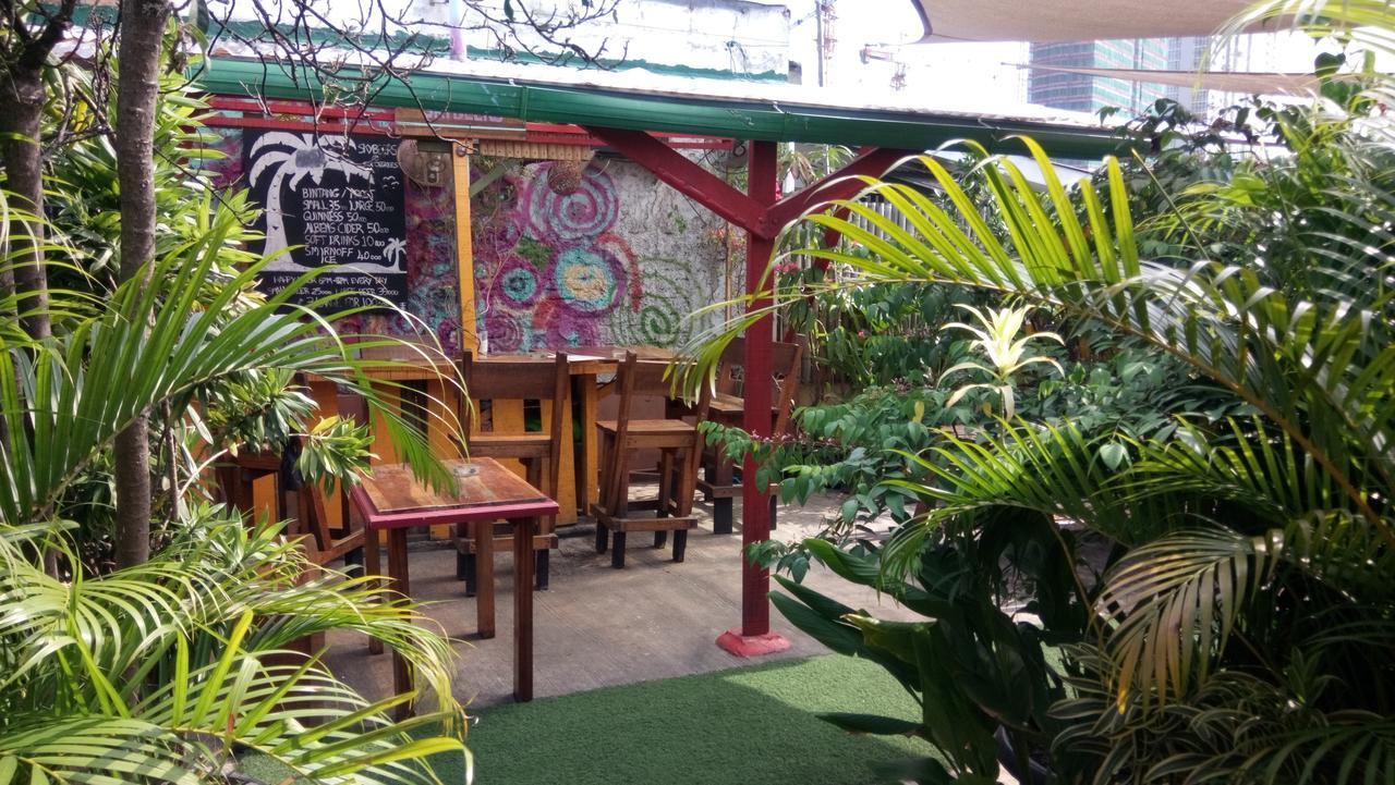 Hostel Six Degrees Jakarta Exterior foto