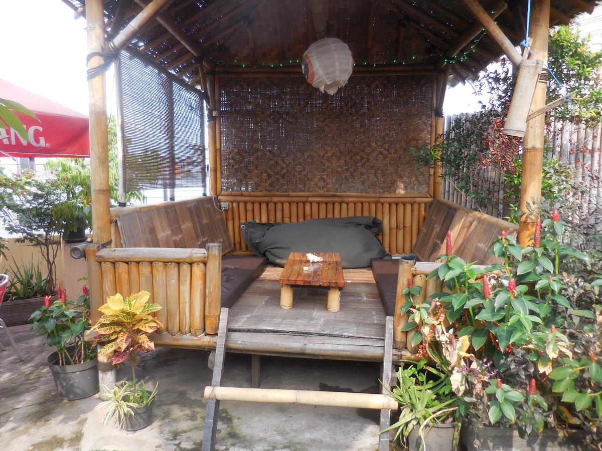Hostel Six Degrees Jakarta Exterior foto