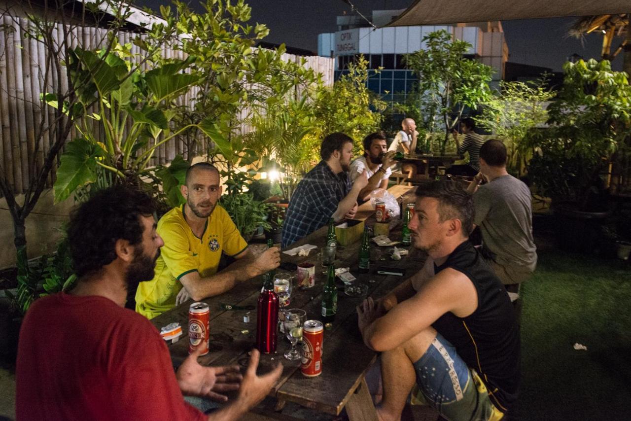 Hostel Six Degrees Jakarta Exterior foto