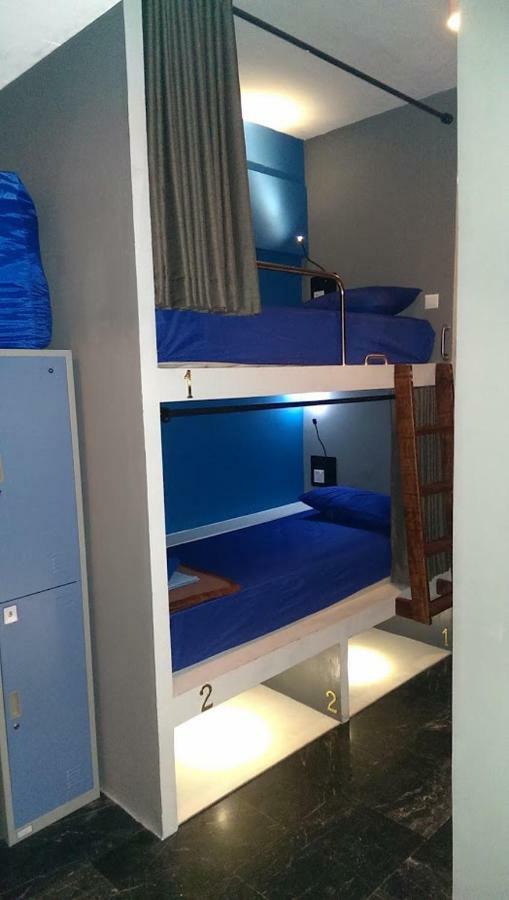 Hostel Six Degrees Jakarta Exterior foto