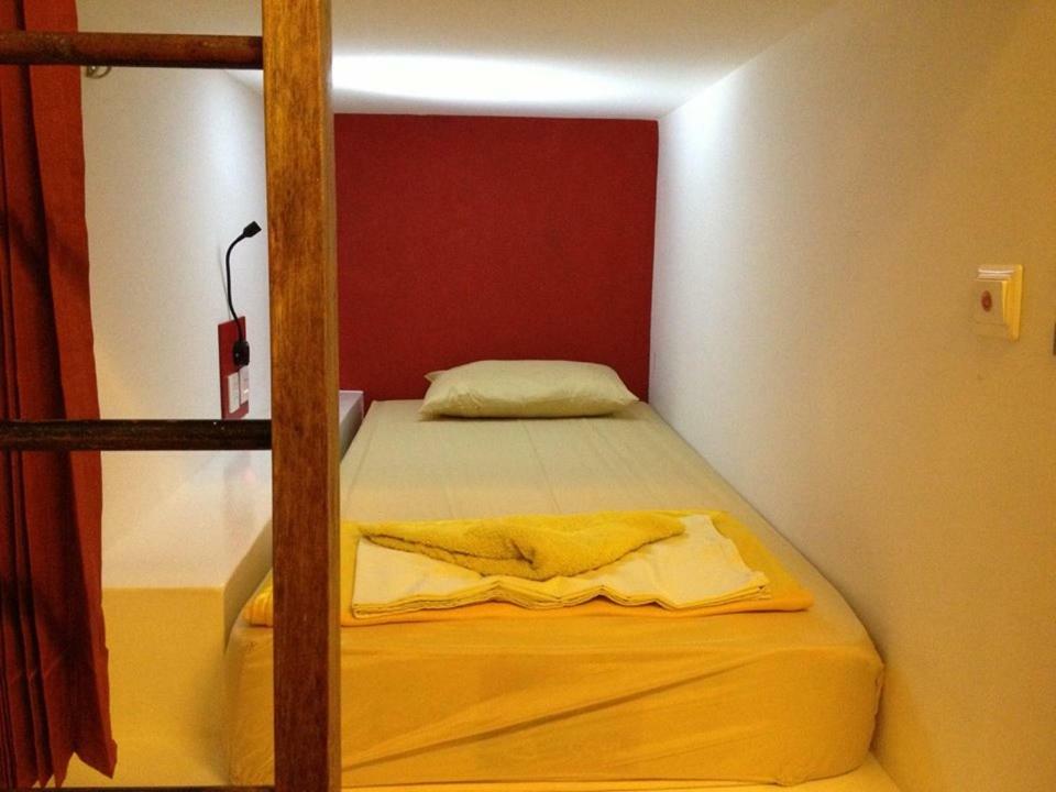 Hostel Six Degrees Jakarta Exterior foto